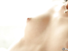 Брюнетки лесбиянки занимаются оральным сексом и трутся кисками