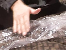 Красивая девушка Faith Leon делает мужику минет и садится на член