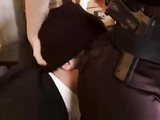 Большие сиськи брюнеточки Emma Heart помогают мужикам кончить