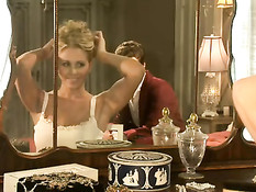 Сиськастая красавица Julia Ann отсасывает и трахается с мужчиной