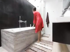 Брюнеточка April O\'Neil моется в душе и занимается сексом с парнем