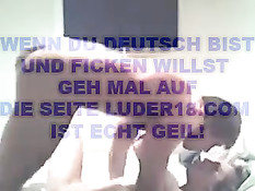 Молодой человек трахает девку сверху, а потом насаживает на член