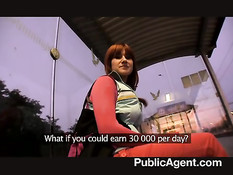 Рыжая девчонка на ночной остановке отсасывает и ебётся с парнем