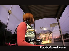 Рыжая девчонка на ночной остановке отсасывает и ебётся с парнем