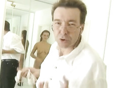 Порно актриса Eva Roberts выебана в волосатую киску на кастинге