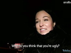 Молодая брюнетка с тату на животике громко стонет во время секса