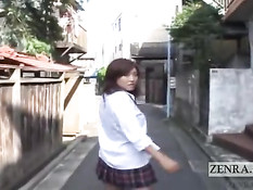 Симпатичная японская студентка разрешила парню дрочить на неё