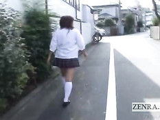 Симпатичная японская студентка разрешила парню дрочить на неё