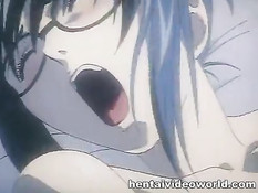 Парень раздел хентай девку в очках и оттрахал сверху на кровати