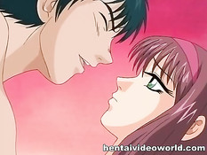 Парень засунул  большой член в рот и киску сисястой хентай девке