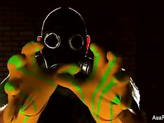 Парень в гриме монстра засадил член в задницу азиатке Asa Akira