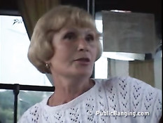 Бесстыжая русская пара занимается любовью в городском автобусе