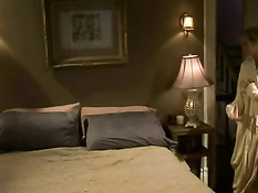 Грудастый ангел Julia Ann на кровати занимается любовью с парнем