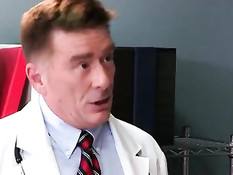 Грудастая красотка Samantha Saint решила помочь мужчине кончить