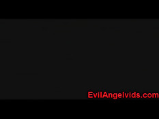 Девчонки делают очень глубокий отсос и получают сперму в лицо