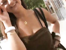 Испанская девчонка с большой грудью Sandra Milka делает минет