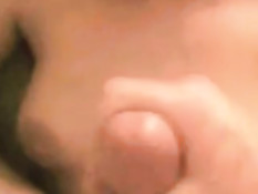 Немецкая любительница дрочит длинный член и вставляет в киску