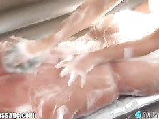 Блондинка Madison Ivy сделала мыльный массаж и высосала сперму