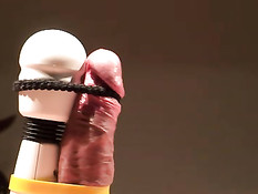 Она привязала к члену мужа вибратор и довела до семяизвержения