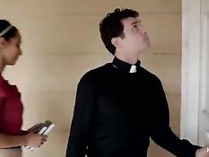 Isis Love с парнем ебёт грязных шлюшек Ava Devine и Remy LaCroix