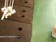 Светловолосую рабыню с кляпом во рту отшлёпали и отъебали в зад