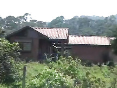 Молодой гей официант пришёл в комнату к парню и подставил очко