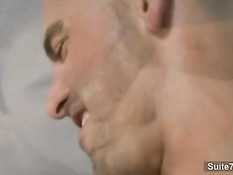 Геи дзюдоисты после тренировки занимаются сексом в раздевалке