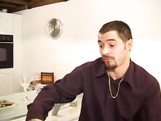 Пожилые французские женщины трахаются с молодыми мужчинами