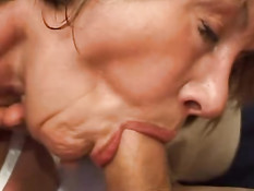 Пожилые французские женщины трахаются с молодыми мужчинами