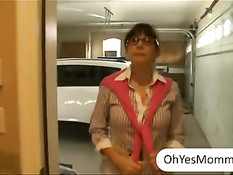 Развратная женщина Alexandra Silk трахается с парнем и девушкой