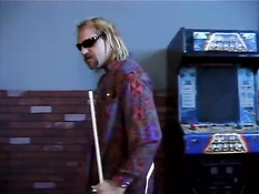 Зрелая любительница бильярда Candy Cooze трахается с мужчиной