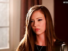 Сисястая брюнетка в постели занимается страстным сексом с парнем