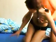 Парень снимает порно видео с юной подругой в ванне и на кровати