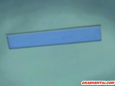 Парнишка повалил хентай девчонку на пол и засадил член в киску