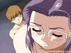 Очкастая хентай госпожа велела парню раздеться и вылизать киску