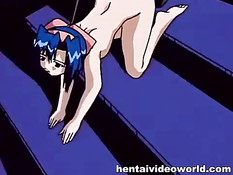 Хентай девка с большой грудью оттрахана на кровати в позе раком