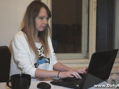 Девчонка из России готова удовлетворить состоятельного мужчину