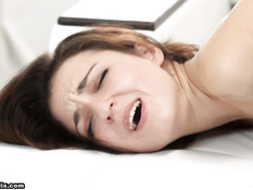 За деньги русская девушка в чулках готова исполнить все желания