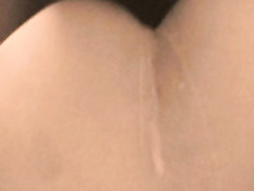 Он трахает раком женщину и крупным планом снимает происходящее