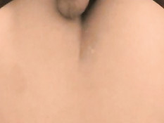 Он трахает раком женщину и крупным планом снимает происходящее