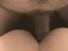 Он трахает раком женщину и крупным планом снимает происходящее