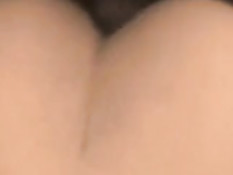 Он трахает раком женщину и крупным планом снимает происходящее