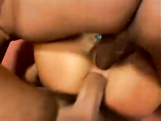 Горячие тёлки Sandra Romain и Dora Venter ебутся с двумя парнями