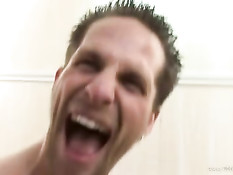 Девчонка с большой грудью Mia Bangg даёт оттрахать себя в анал