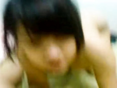 Молодая азиатская подруга отсасывает хуй и ебётся в разных позах