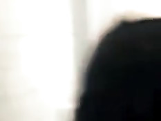 Парень снимает на мобильный телефон как подруга отсасывает хуй