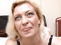 Пожилые мамочки очень любят ебаться и отсасывать мужикам члены