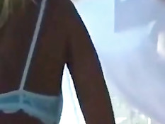 Мужик вставляет член в киску своей подружки и снимает на телефон