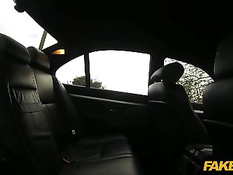 Полицейский выводит из машин и ебёт на улице молодых девушек