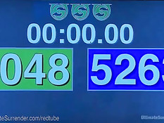 Большая компания лесбиянок борется и занимается сексом на ринге